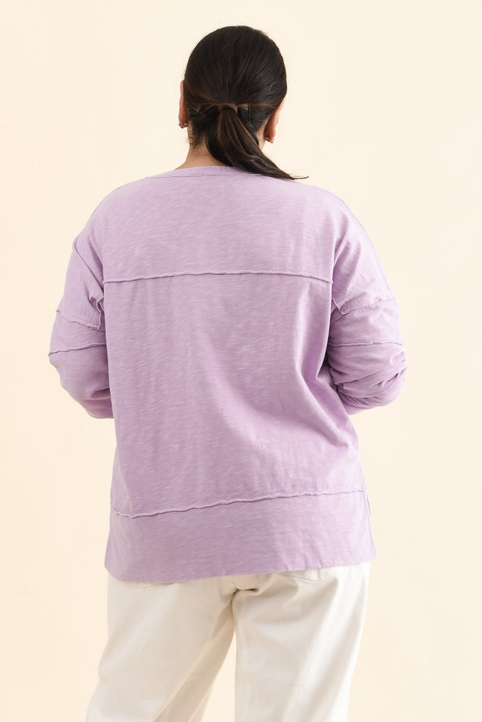 Jayne Lilac Cotton Throw On Top,Back,Brunette model,alt text|model:Pilita