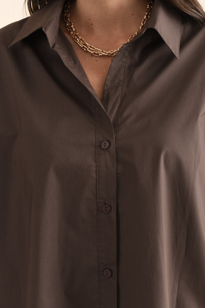 Jeanie Chocolate Cotton Pleated Shirt,Detail,Brunette model,alt text|model:MJ