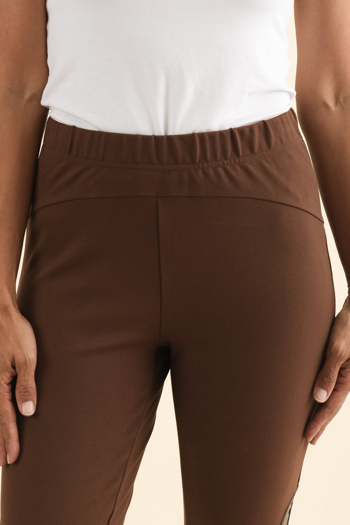 Jesse Chocolate Trim Stretch Leggings,Brunette model,alt text|model:Cara