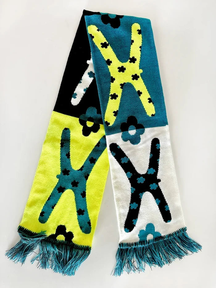 Jocelyn Tsaih: Hugs All Around Scarf