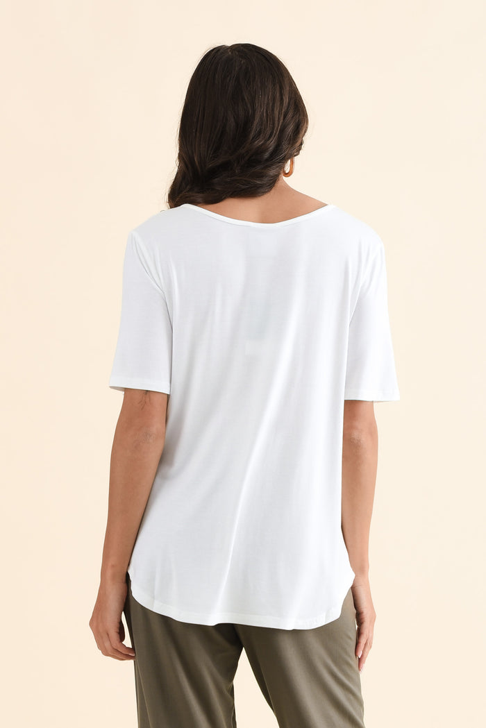 Josephine White Scoop Neck Tee,Back,Brunette model,alt text|model:Brontie