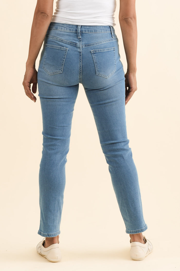 Kairi Blue Cotton Jeans,Brunette model,alt text|model:Cara