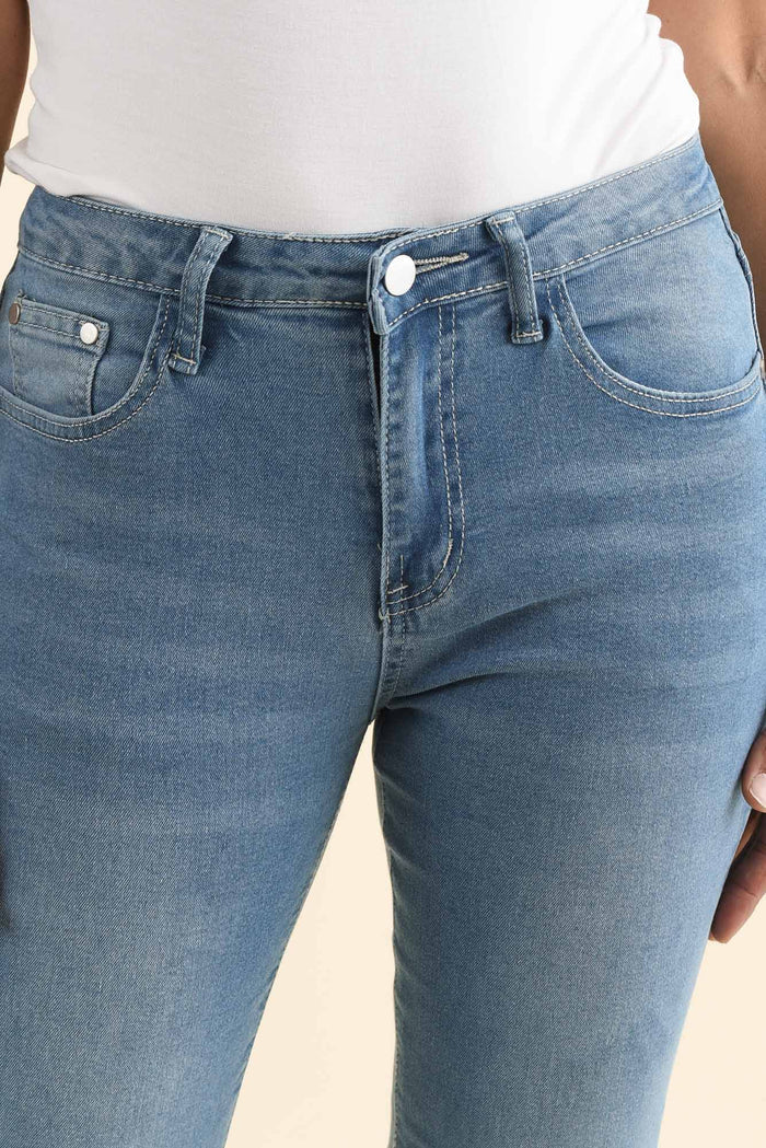 Kairi Blue Cotton Jeans,Brunette model,alt text|model:Cara