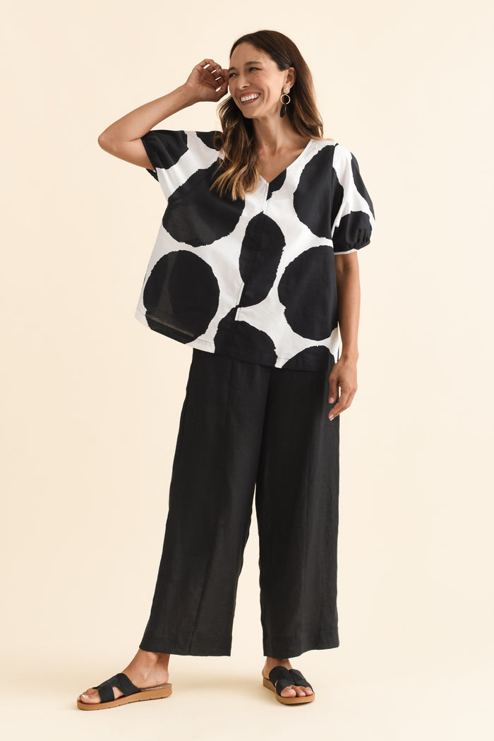 Keegan Black Linen Pocket Pants,Brunette model,alt text|model:Cara