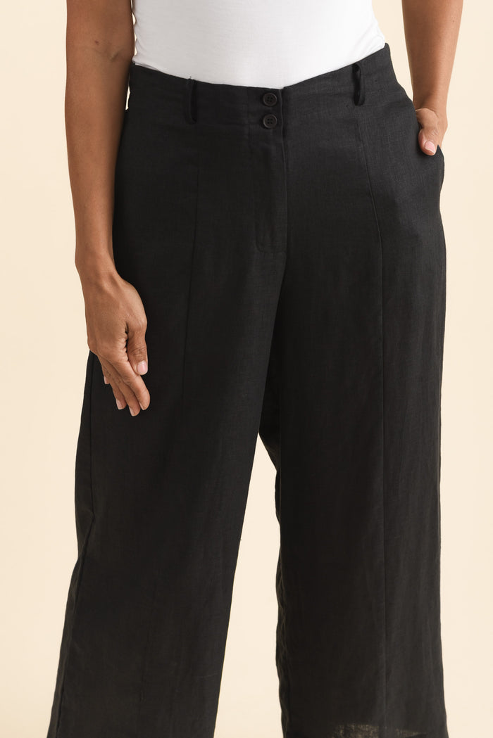 Keegan Black Linen Pocket Pants,Brunette model,alt text|model:Cara