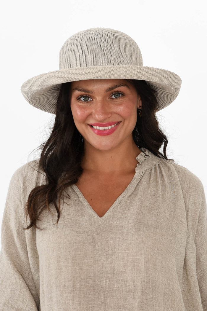 Kit Stone Cancer Council Hat,Brunette model,alt text|model:Brontie