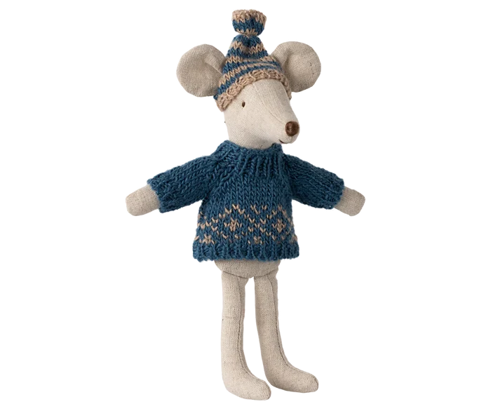 Knitted Sweater and Hat for Dad Mouse