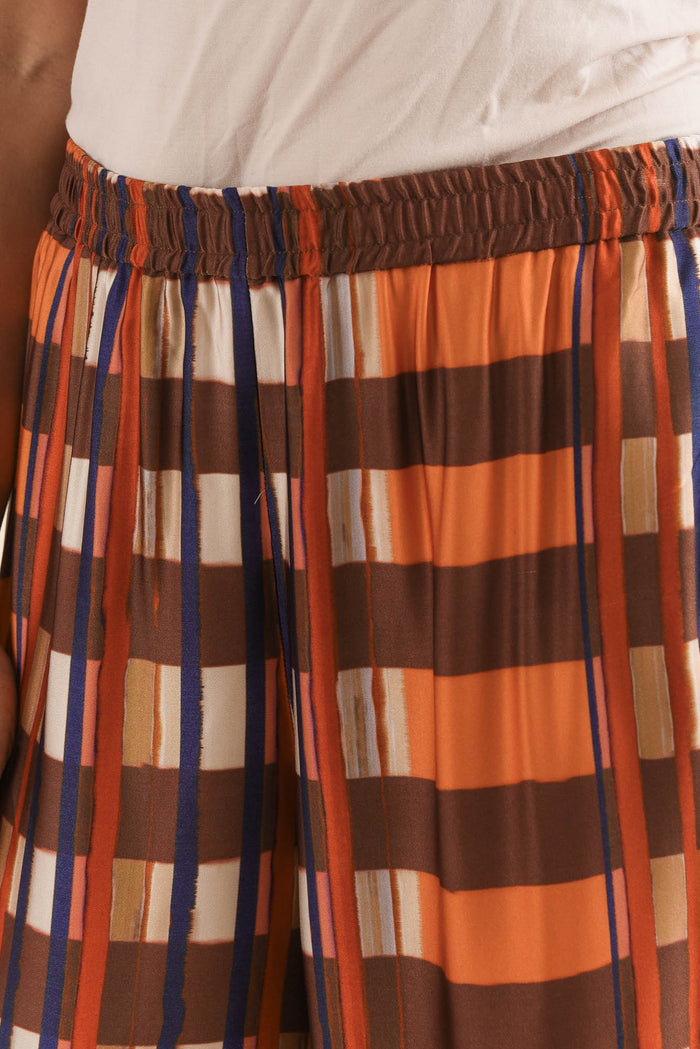 Lattice Orange Check Wide Leg Pants,Detail,Brunette model,alt text|model:Cara
