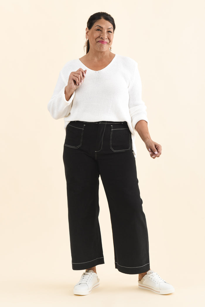 Lenon Black Denim Cropped Jeans,Brunette model,alt text|model:Pilita