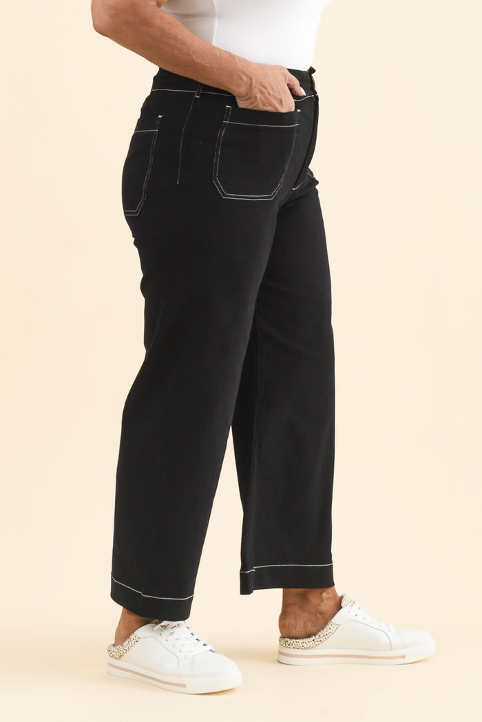 Lenon Black Denim Cropped Jeans,Brunette model,alt text|model:Pilita