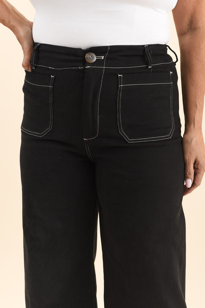 Lenon Black Denim Cropped Jeans,Brunette model,alt text|model:Pilita