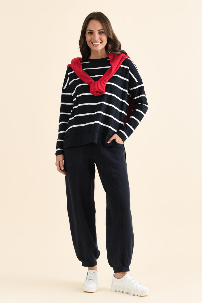 Leo Navy Cotton Sweatpants,brunette model,Full Outfit,alt text|model:MJ