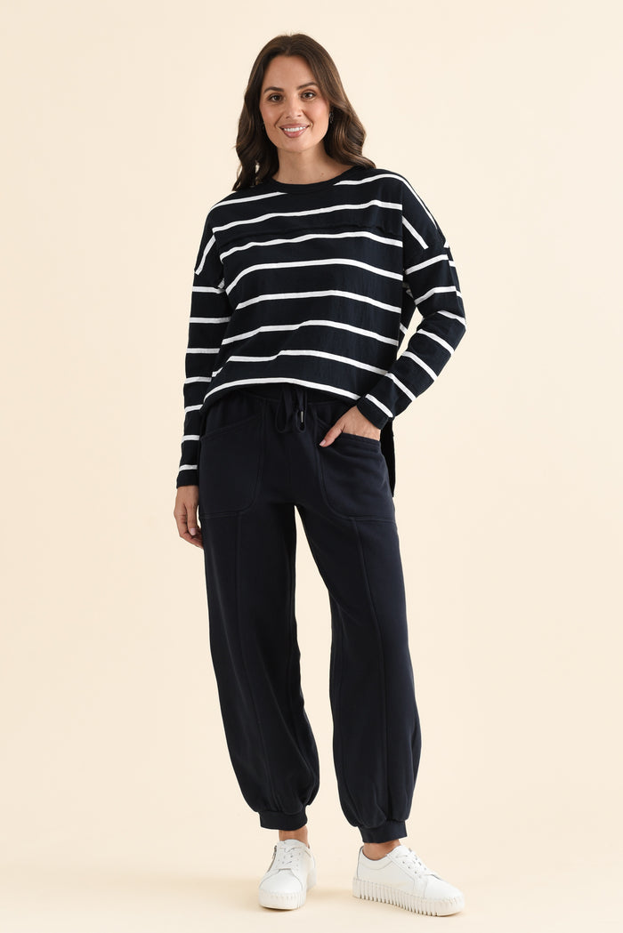 Leo Navy Cotton Sweatpants,brunette model,Full Outfit,alt text|model:MJ
