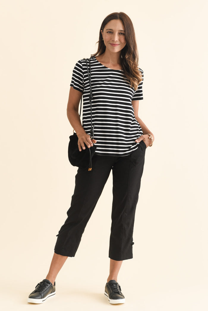 Lindsay Black 7/8 Cargo Pants,Brunette model,alt text|model:Cara