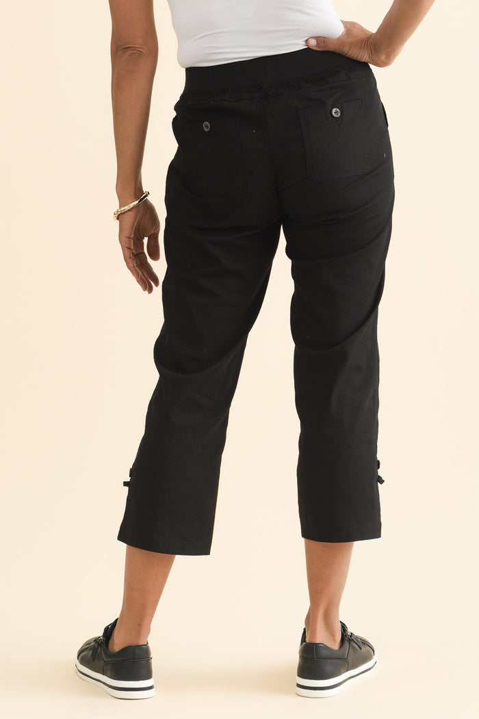 Lindsay Black 7/8 Cargo Pants,Brunette model,alt text|model:Cara
