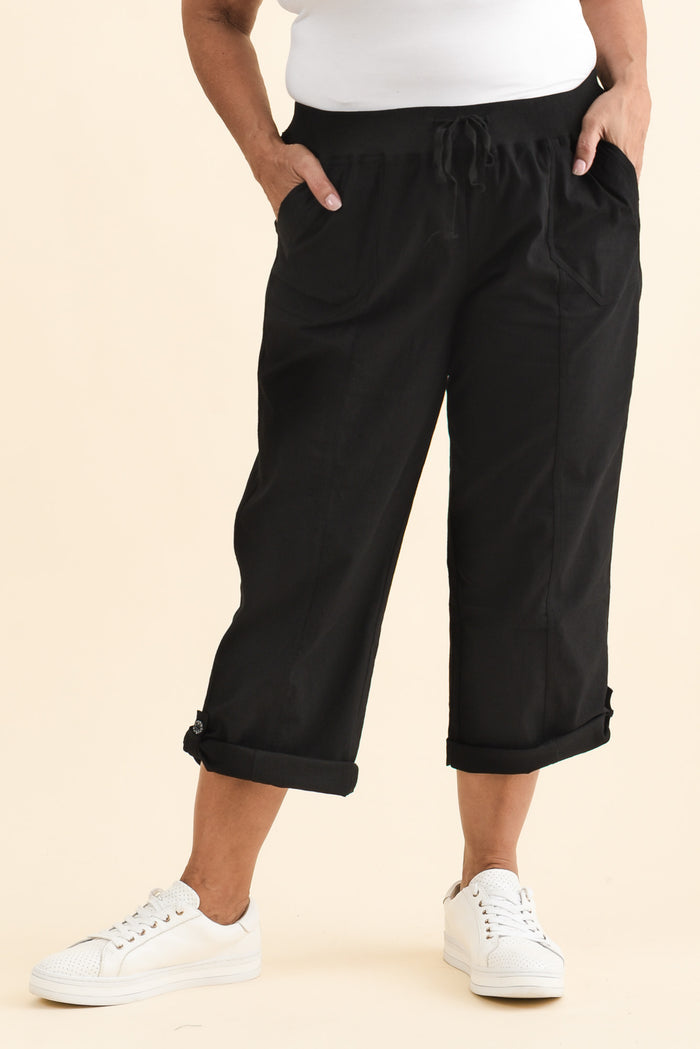 Lindsay Black 7/8 Cargo Pants,Brunette model,alt text|model:Pilita