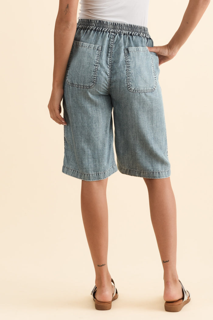 Lorna Blue Lyocell Pocket Shorts,Brunette model,alt text|model:Brontie