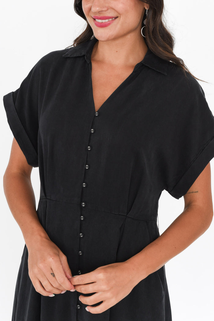 Lucia Black Linen Blend Belted Dress,Brunette model,alt text|model:Brontie