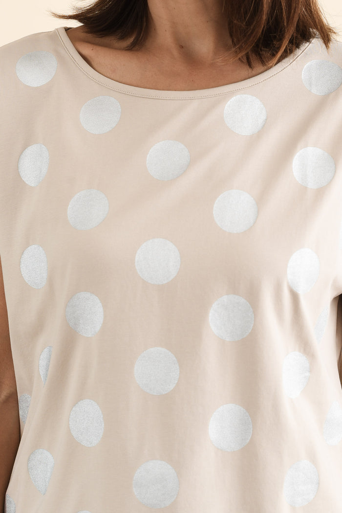 Lumi Natural Foil Spot Cotton Tee,Detail,Brunette model,alt text|model:Cara