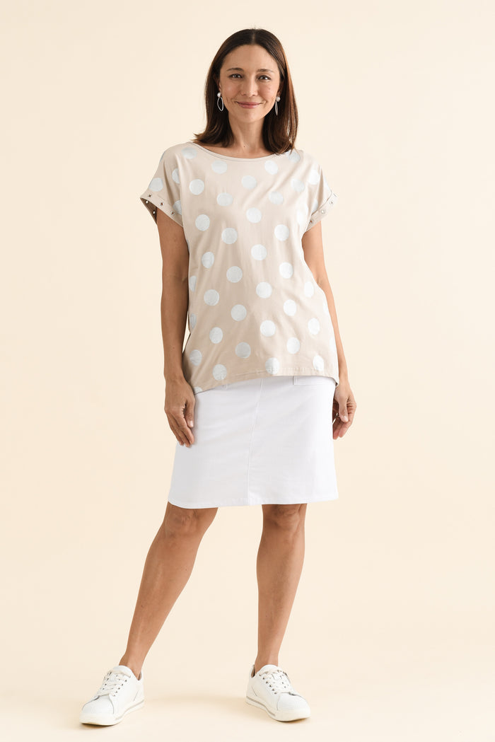 Lumi Natural Foil Spot Cotton Tee,Full Body,Brunette model,alt text|model:Cara