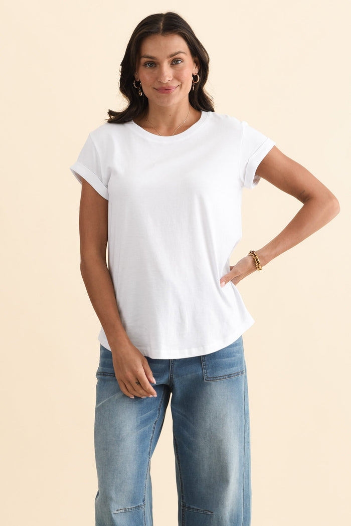 Manly White Cotton Tee,Brunette model,alt text|model:Brontie