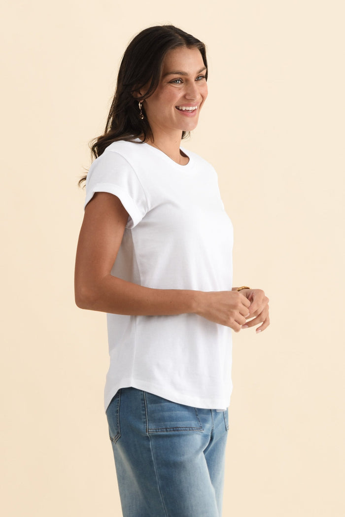 Manly White Cotton Tee,Brunette model,alt text|model:Brontie