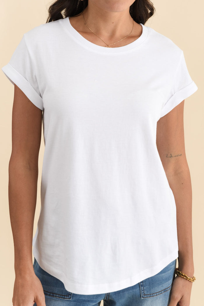 Manly White Cotton Tee,Brunette model,alt text|model:Brontie