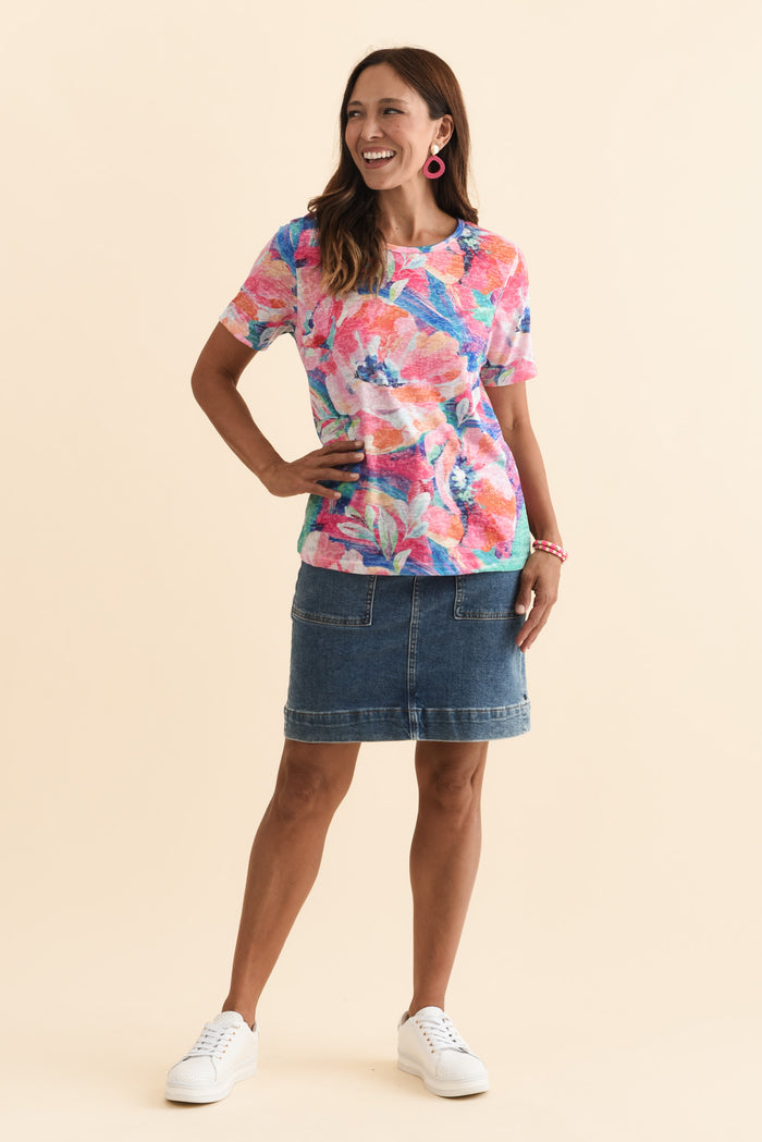 Masie Pink Floral Top,Brunette model,alt text|model:Cara