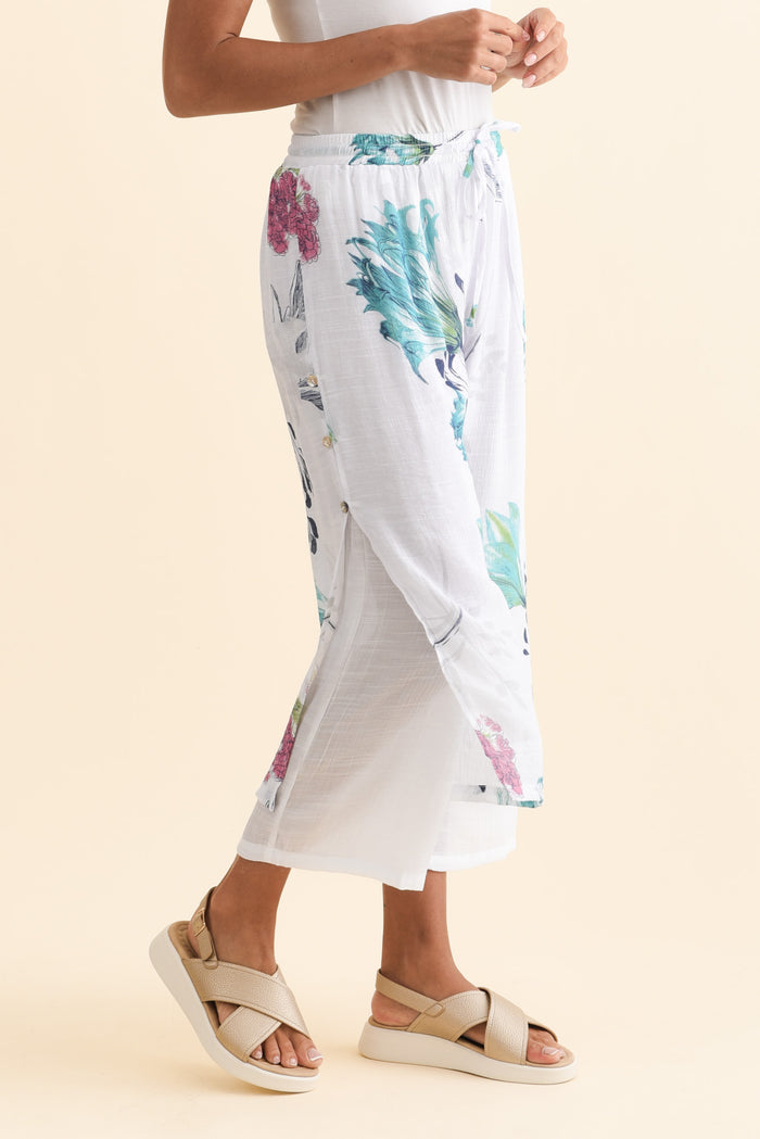 Max White Floral Layered Pants,Brunette model,alt text|model:Brontie