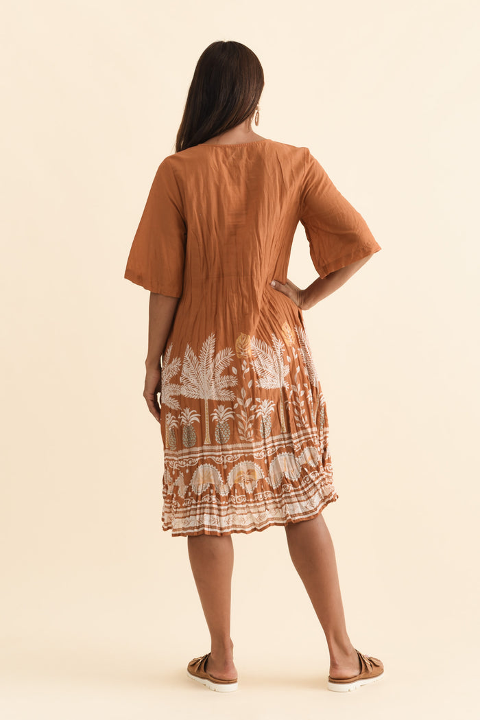 Mila Brown Beach Crinkle Cotton Dress,Brunette model,alt text|model:Cara