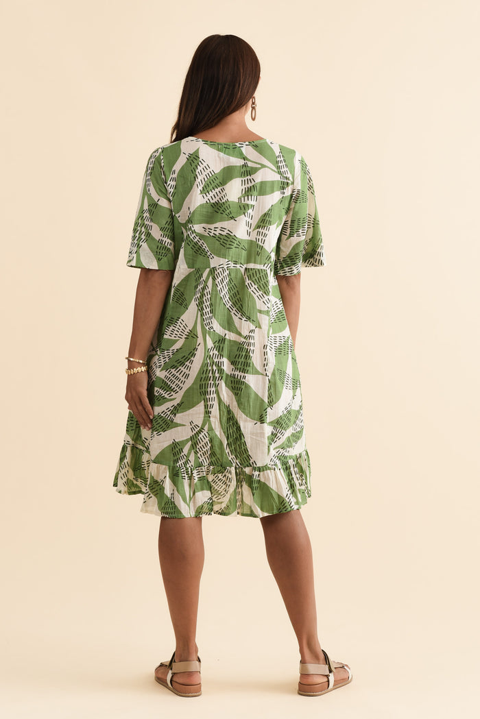 Mila Sage Fern Crinkle Cotton Dress,Brunette model,alt text|model:Cara