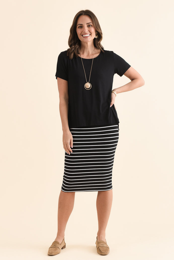 Minelli Black Bamboo Tee,Full Body,Brunette model,alt text|model:MJ