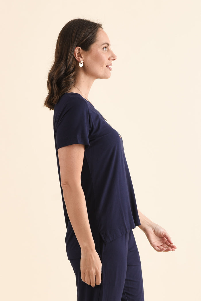Minelli Navy Bamboo Tee,Side,Brunette model,alt text|model:MJ