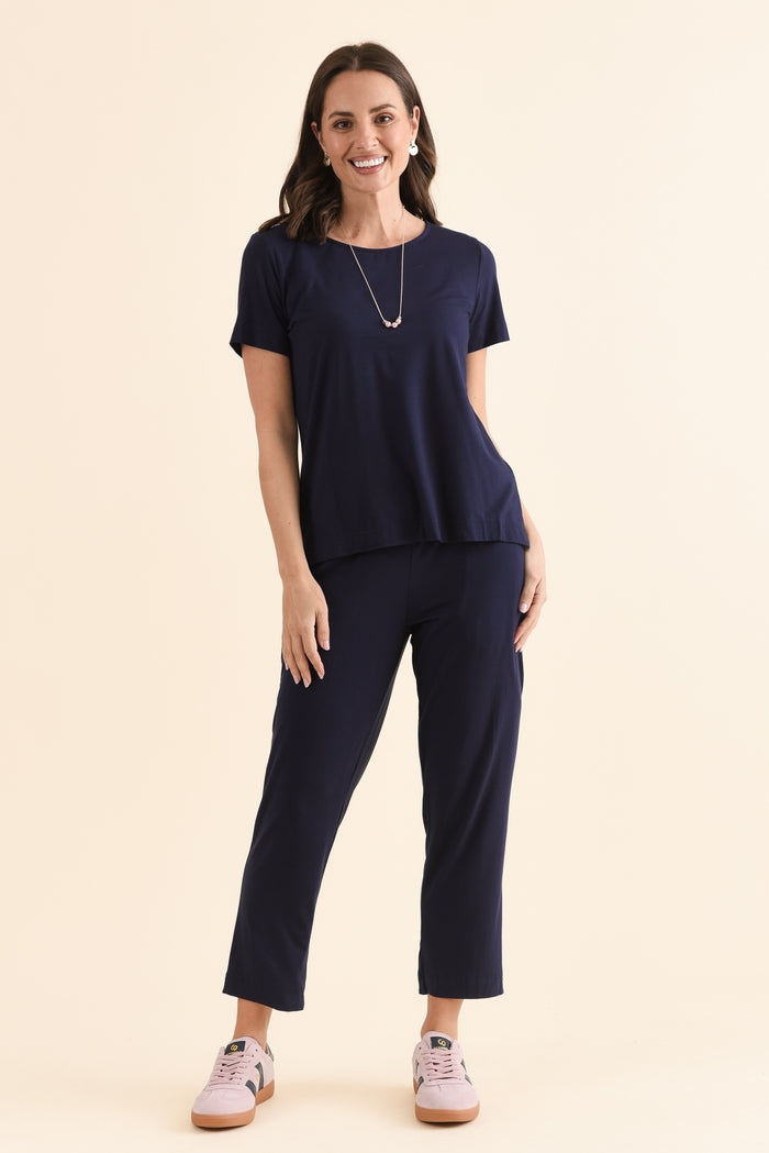 Minelli Navy Bamboo Tee,Full Body,Brunette model,alt text|model:MJ