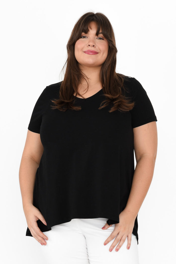 Montreal Black Cotton Tee,Brunette model,plus-size,curve-basics,curve-tops,plus-size-cotton-tops,plus-size-basic-tops,alt text|model:Gabby