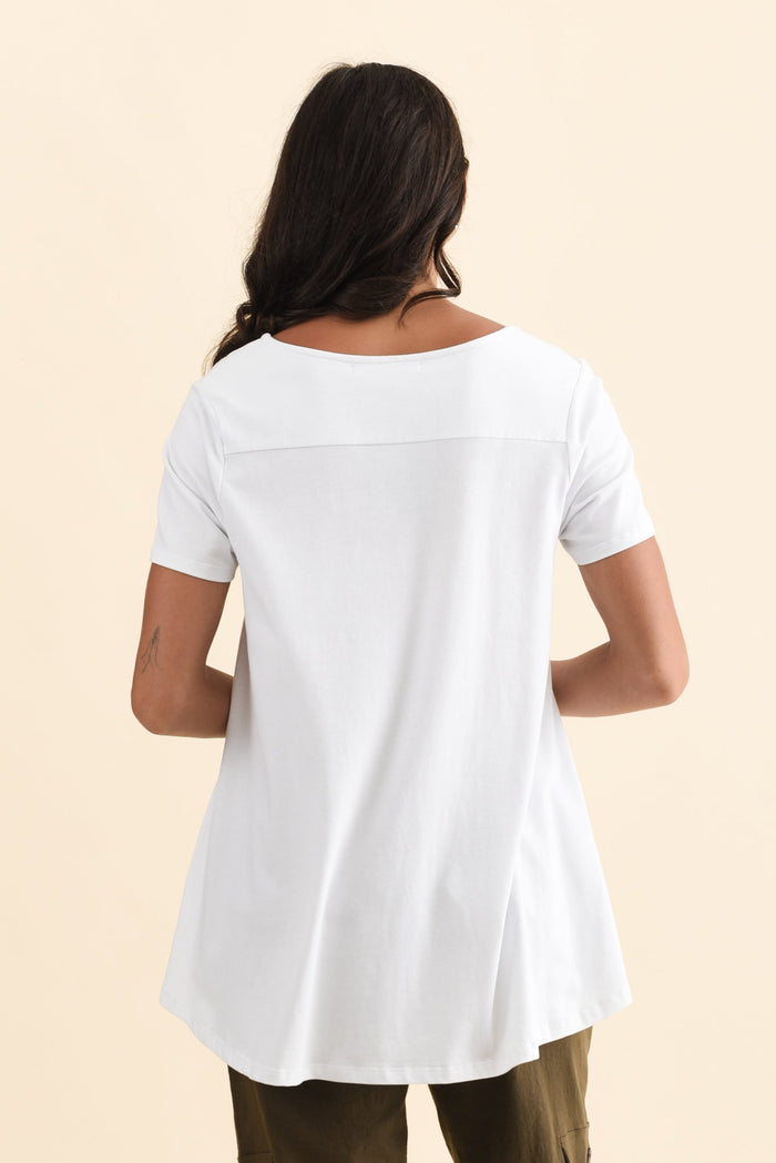 Montreal White Cotton Tee,Brunette model,alt text|model:Brontie