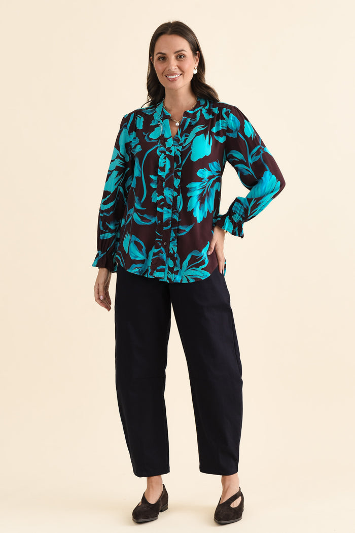 Myth Blue Floral Frill Blouse,brunette model,Full Outfit,alt text|model:MJ