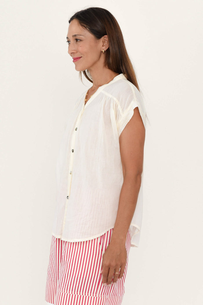 Nevada White Cotton Button Top,Brunette model,alt text|model:Cara