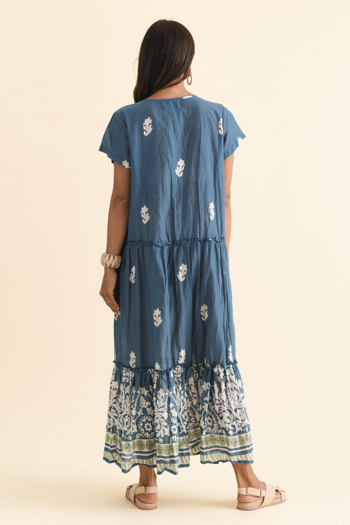 Nona Steel Abstract Crinkle Cotton Maxi Dress,Brunette model,alt text|model:Cara