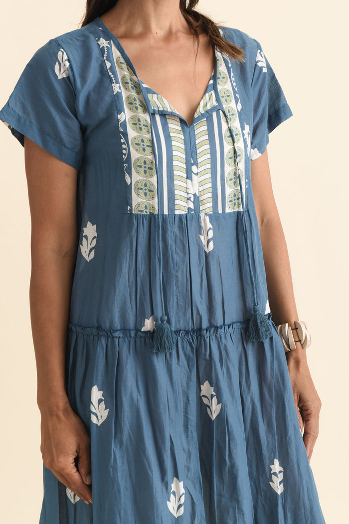 Nona Steel Abstract Crinkle Cotton Maxi Dress,Brunette model,alt text|model:Cara