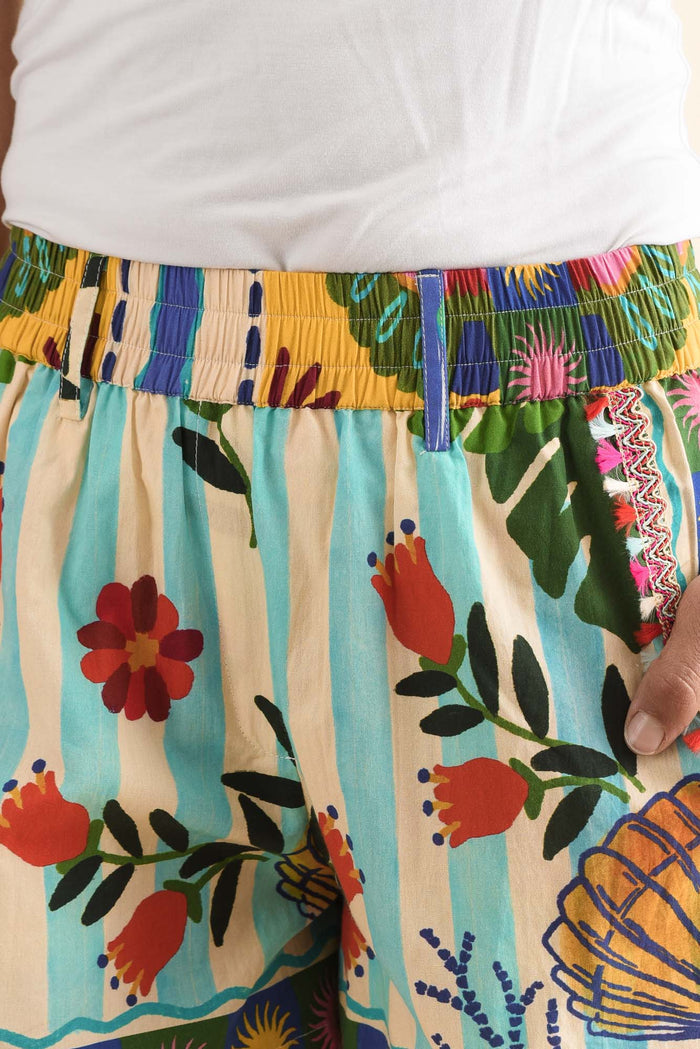 Opex Blue Seaside Cotton Pocket Shorts,Detail,Brunette model,alt text|model:Cara