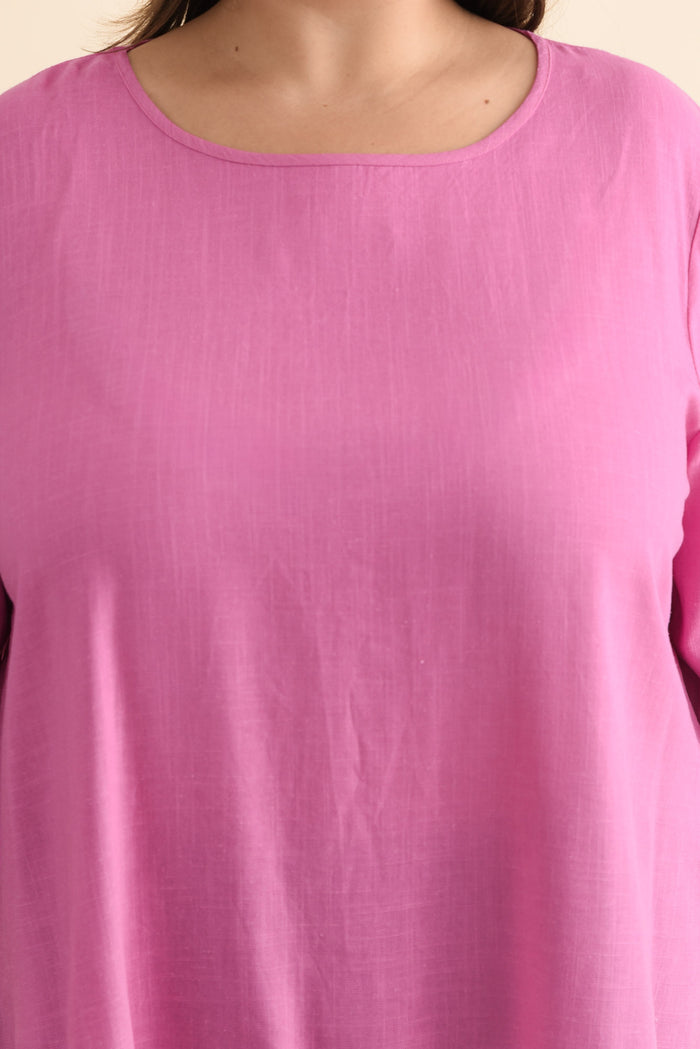 Ophelia Pink Scoop Neck Top,Brunette model,plus-size,curve-tops,plus-size-sleeved-tops,alt text|model:Gabby
