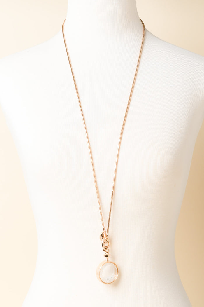 Pera White Circle Pendant Necklace