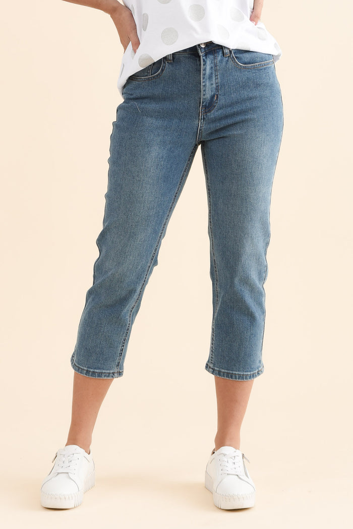 Perfect Blue Denim Cropped Jeans,Front,Brunette model,alt text|model:MJ