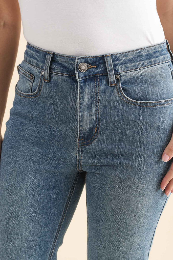 Perfect Blue Denim Cropped Jeans,Detail,Brunette model,alt text|model:MJ