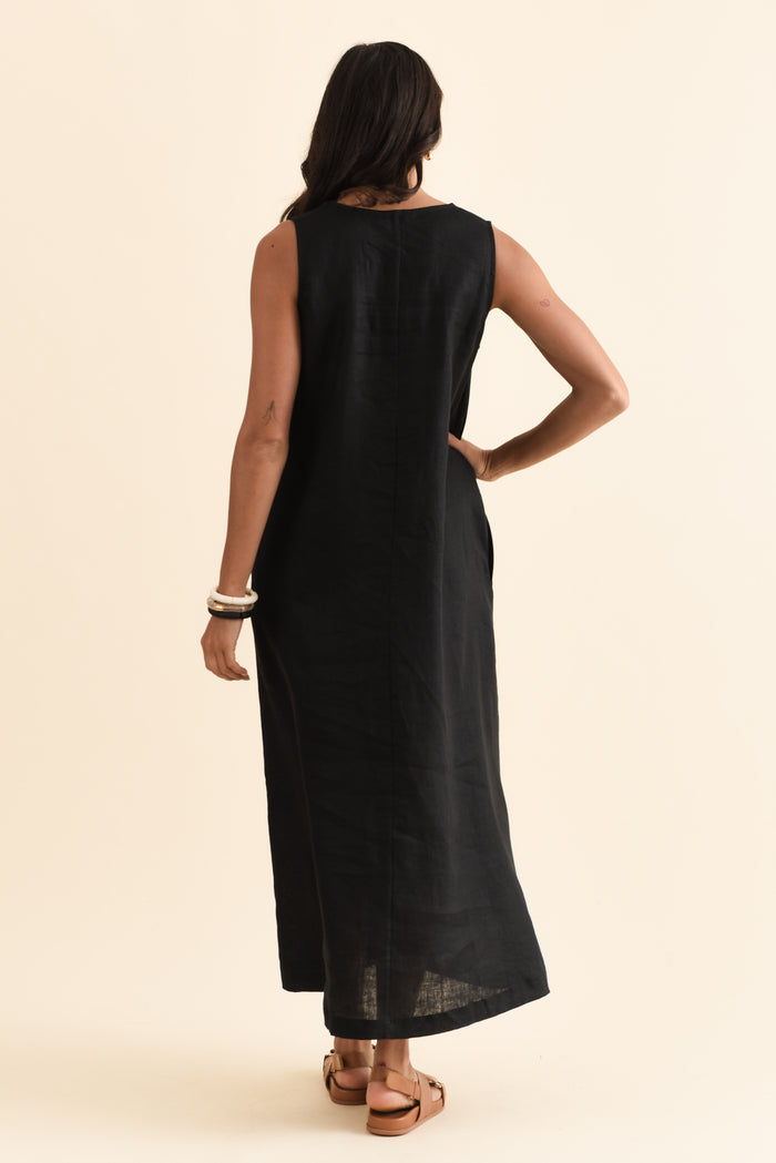 Phoebe Black Linen Midi Dress,Brunette model,alt text|model:Brontie