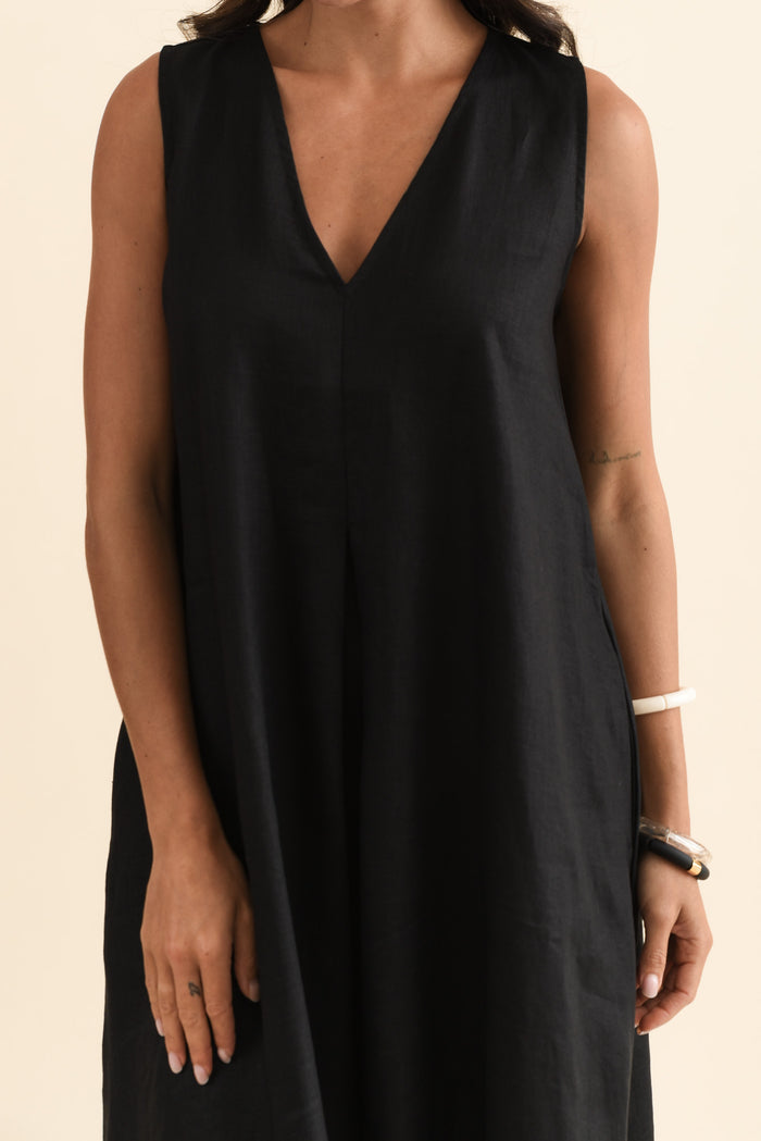 Phoebe Black Linen Midi Dress,Brunette model,alt text|model:Brontie