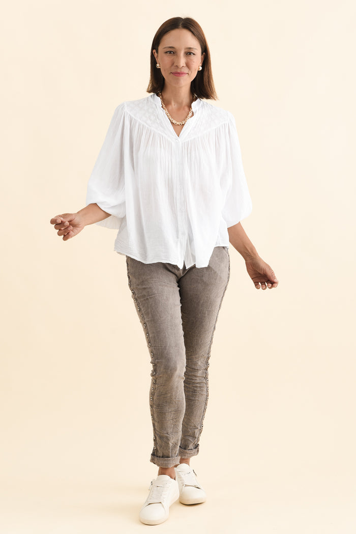 Randy White Cotton Blouse,Brunette model,alt text|model:Cara