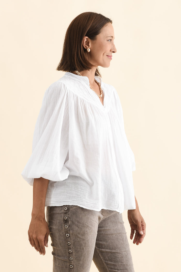 Randy White Cotton Blouse,Brunette model,alt text|model:Cara