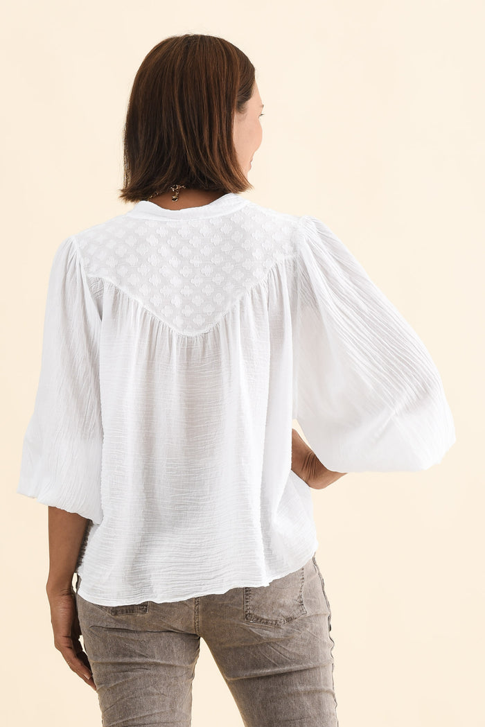 Randy White Cotton Blouse,Brunette model,alt text|model:Cara